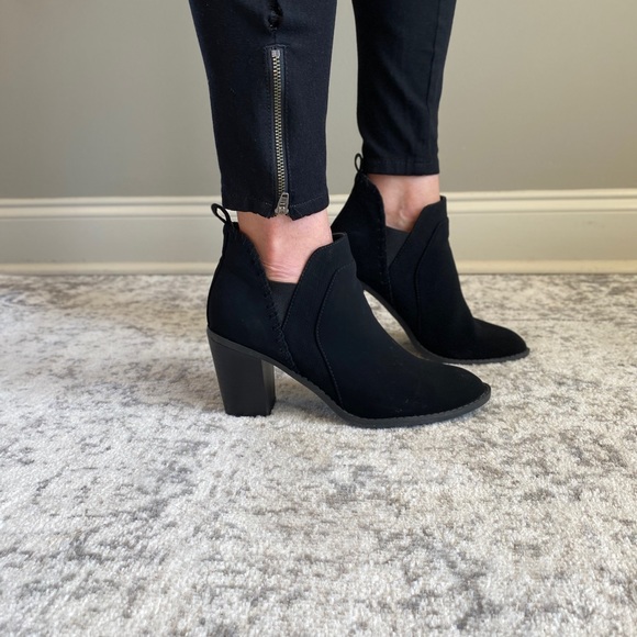 NIB - black ankle bootie - Picture 5 of 6